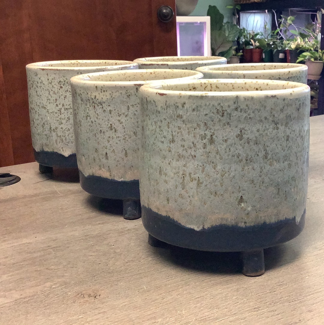 Lova Footed Pot